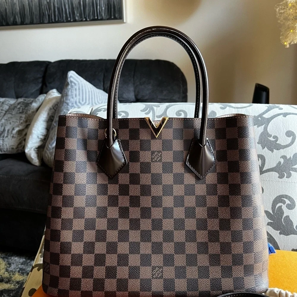 Louis Vuitton Damier Ebene Kensington V bag